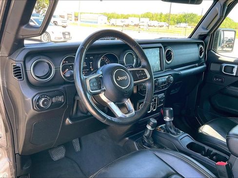 Used 2019 Jeep Wrangler Unlimited Sahara AWD/4WD image 14
