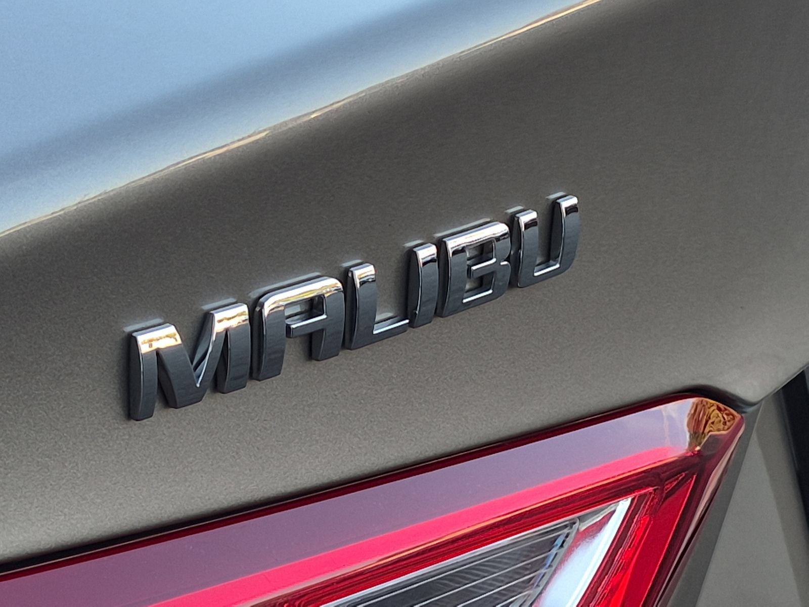 Used 2025 Chevrolet Malibu LT FWD image 14