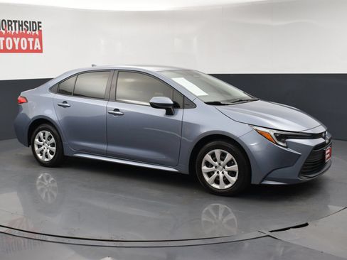 Used 2025 Toyota Corolla LE w/ Convenience Package FWD image 6