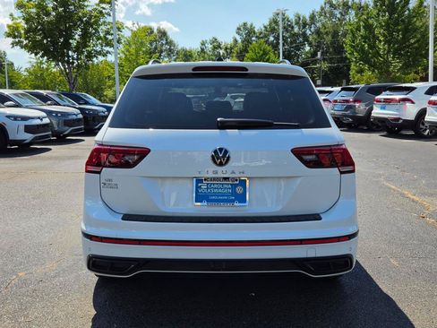 Certified 2023 Volkswagen Tiguan SE R-Line FWD image 4