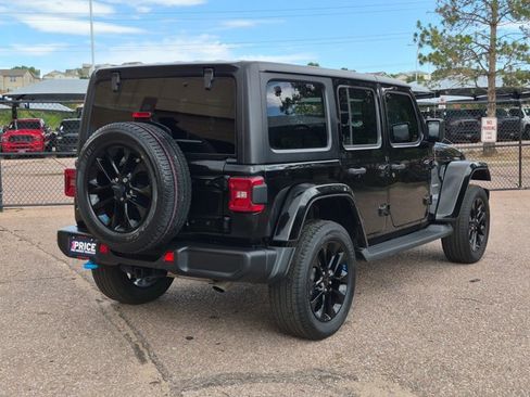 Used 2023 Jeep Wrangler Unlimited Sahara w/ Cold Weather Group AWD/4WD image 5