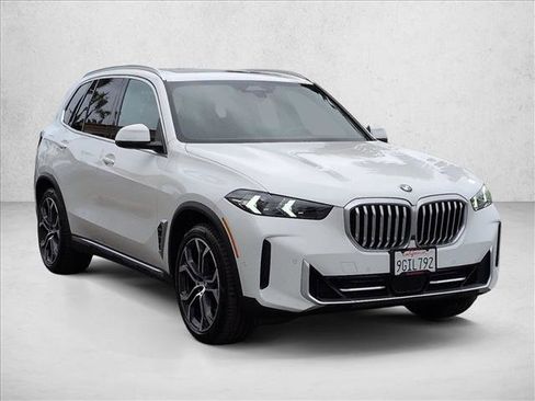 Used 2024 BMW X5 xDrive40i w/ Parking Assistance Package AWD/4WD image 3