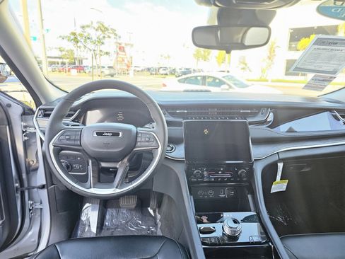 Certified 2023 Jeep Grand Cherokee 4WD 4xe w/ Luxury Tech Group II image 29