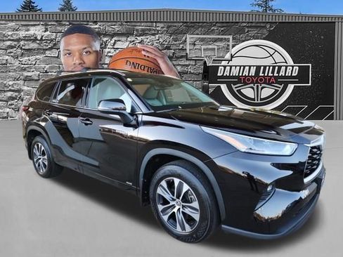 Certified 2021 Toyota Highlander XLE image 1