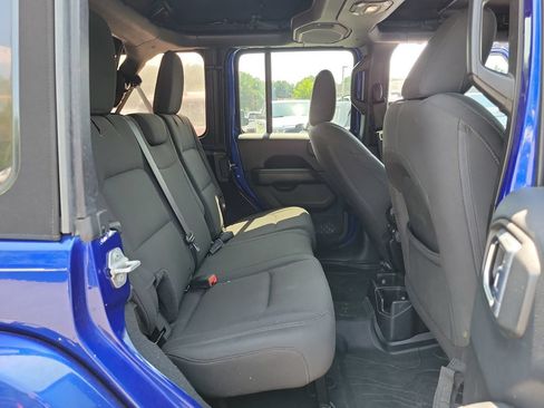 Used 2018 Jeep Wrangler Unlimited Sahara AWD/4WD image 32