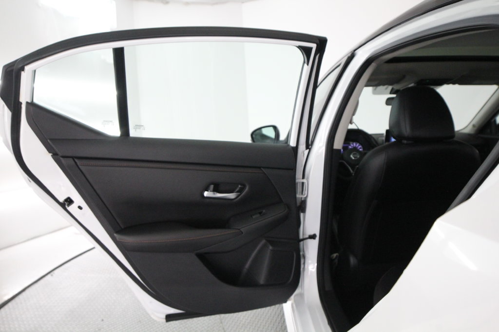 Used 2022 Nissan Sentra SR w/ SR Premium Package FWD image 33