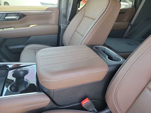 Used 2025 Chevrolet Tahoe High Country image 21