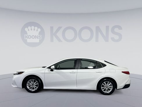 Used 2025 Toyota Camry LE image 2