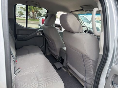 Used 2016 Nissan Frontier SV image 17