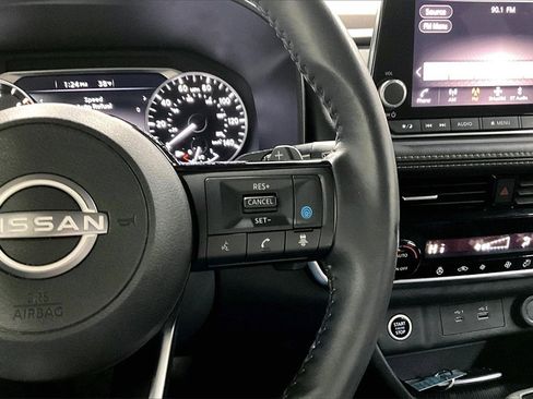 Used 2023 Nissan Rogue SV w/ SV Premium Package image 11