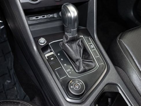 Used 2019 Volkswagen Tiguan SE image 19
