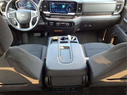 Used 2025 Chevrolet Silverado 1500 LT RWD image 10