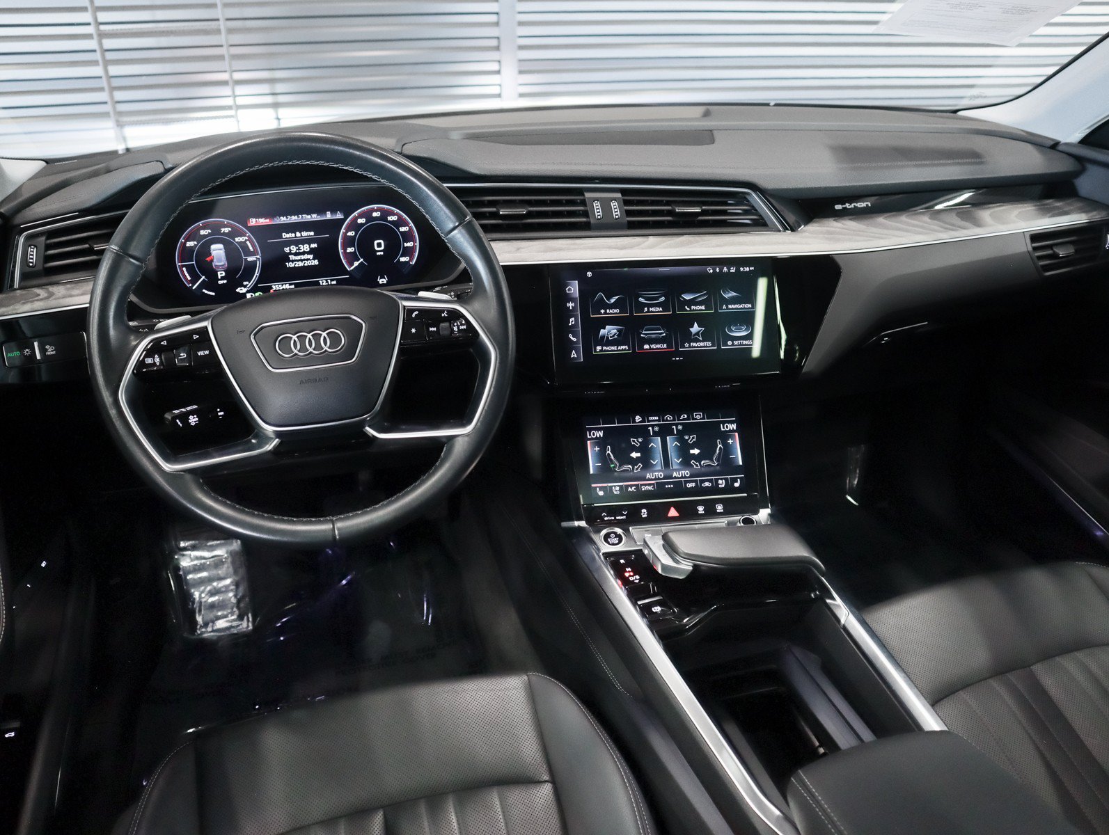 Used 2023 Audi e-tron Premium Plus w/ Premium Plus Package AWD/4WD image 19