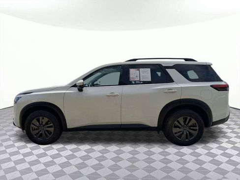 Used 2024 Nissan Pathfinder SV FWD image 6