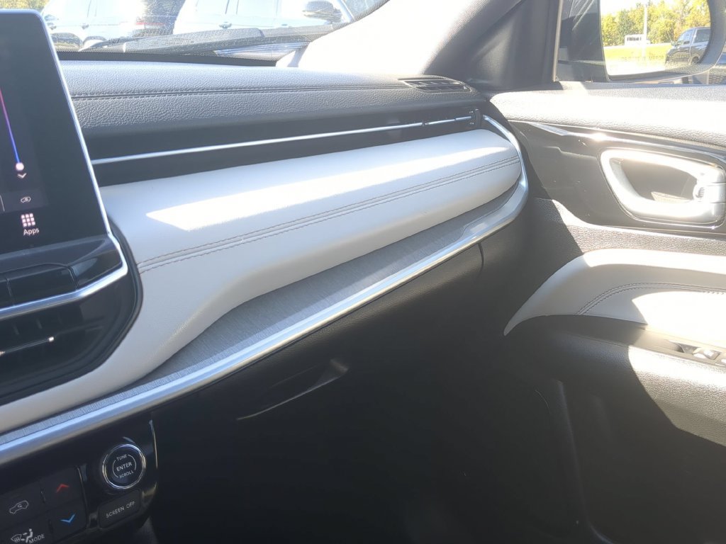 Certified 2025 Jeep Compass Limited AWD/4WD image 25
