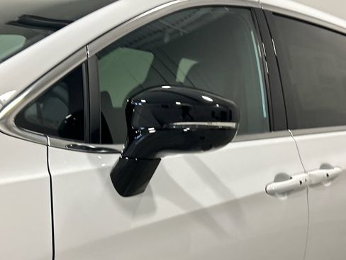 New 2027 Chrysler Pacifica Select FWD image 12