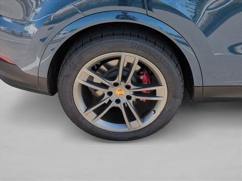 Used 2024 Porsche Cayenne S AWD/4WD image 23
