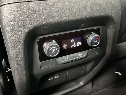 Used 2025 Chevrolet Traverse LT image 20