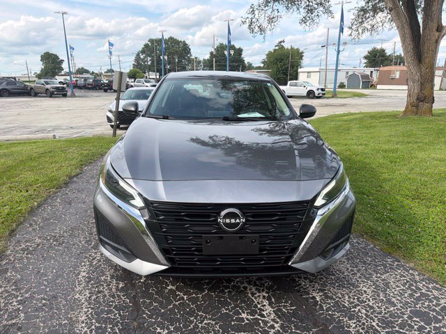 Used 2024 Nissan Altima 2.5 SV FWD image 3