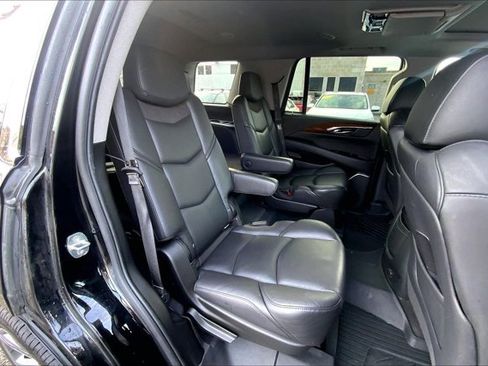 Used 2020 Cadillac Escalade Premium Luxury image 26