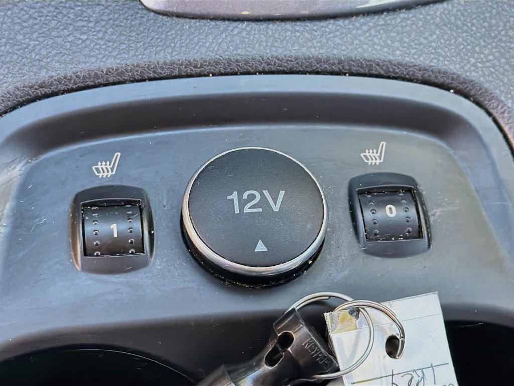 Used 2014 Ford Focus Titanium w/ Luxury Package FWD image 22