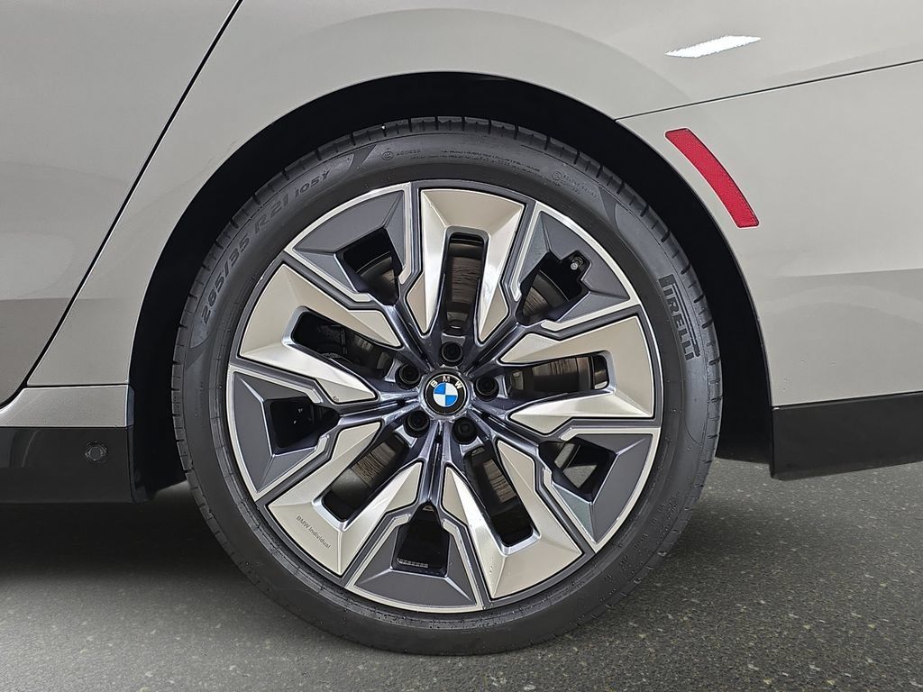 Used 2026 BMW 740i w/ Executive Package RWD image 32