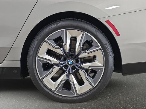 Used 2026 BMW 740i w/ Executive Package RWD image 32