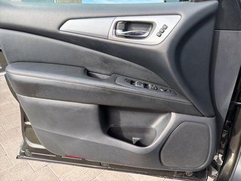Used 2017 Nissan Pathfinder SL image 64