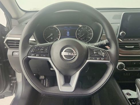 Used 2025 Nissan Altima 2.5 SV image 17