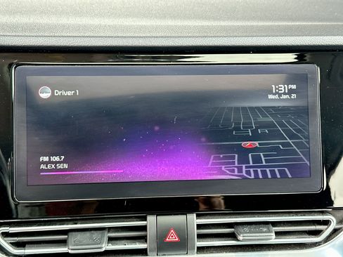 Used 2022 Kia Niro EX Premium w/ Cold Weather Package image 12