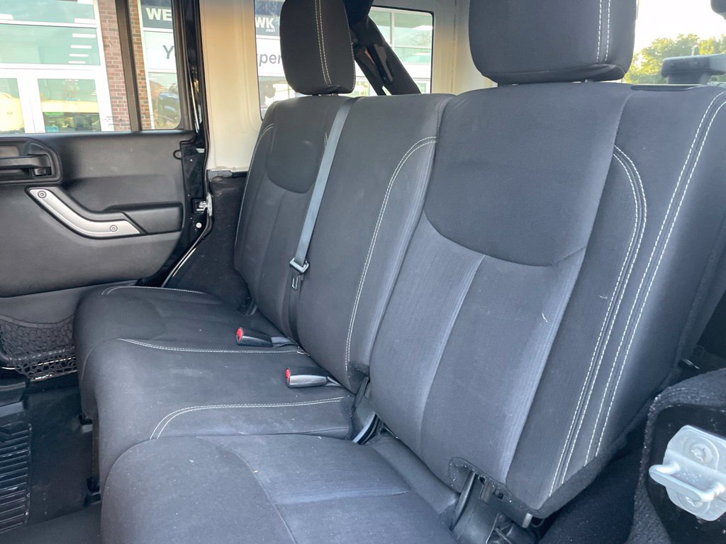 Used 2016 Jeep Wrangler Unlimited Sahara w/ Dual Top Group AWD/4WD image 27