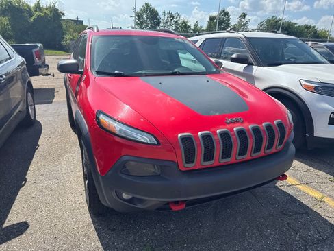 Used 2018 Jeep Cherokee Trailhawk w/ Comfort/Convenience Group AWD/4WD image 5
