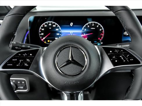 Certified 2025 Mercedes-Benz GLB 250 GLB 250 4MATIC image 18