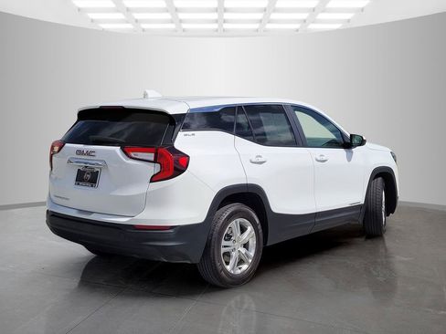 Used 2024 GMC Terrain SLE FWD image 4