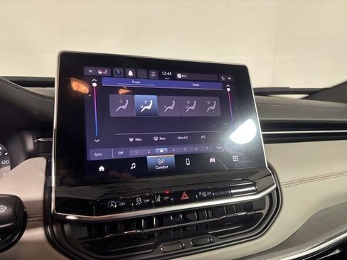 Certified 2024 Jeep Compass Limited image 19