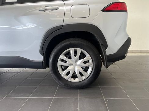 Used 2025 Toyota Corolla Cross L FWD image 12