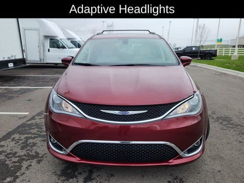 Used 2018 Chrysler Pacifica Touring-L image 2