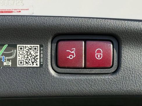 Used 2024 Mercedes-Benz C 300 Sedan image 32