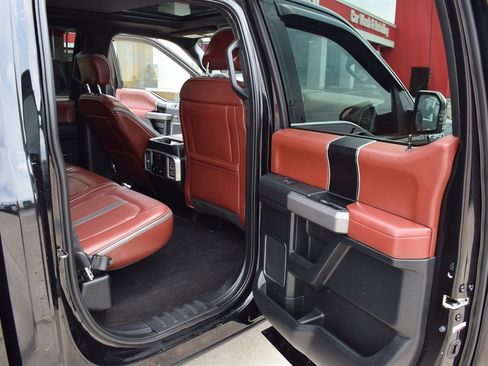 Used 2019 Ford F150 Platinum w/ Technology Package image 13