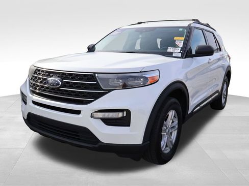 Used 2023 Ford Explorer XLT w/ Equipment Group 202A AWD/4WD image 2