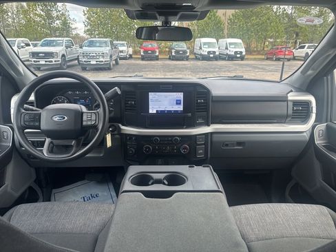 Used 2025 Ford F250 XLT image 2