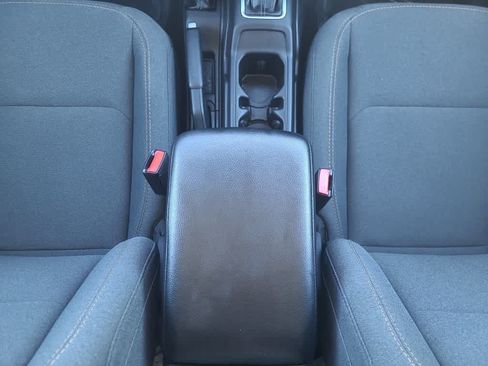 Used 2024 Jeep Wrangler Unlimited w/ Convenience Group AWD/4WD image 17