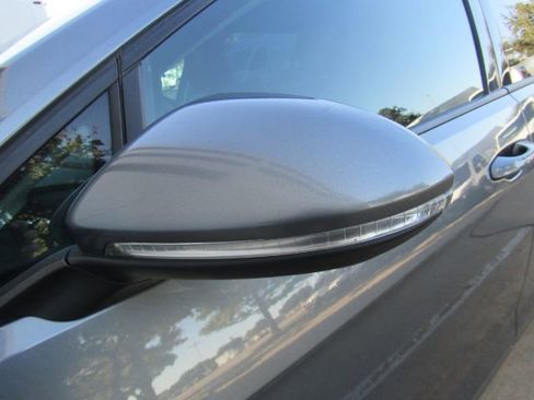 Used 2019 Volkswagen Golf SE image 15