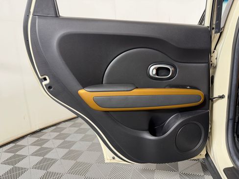 Used 2015 Kia Soul ! w/ Umber Package 1 FWD image 23