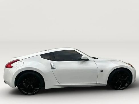 Used 2009 Nissan 370Z Touring RWD image 12