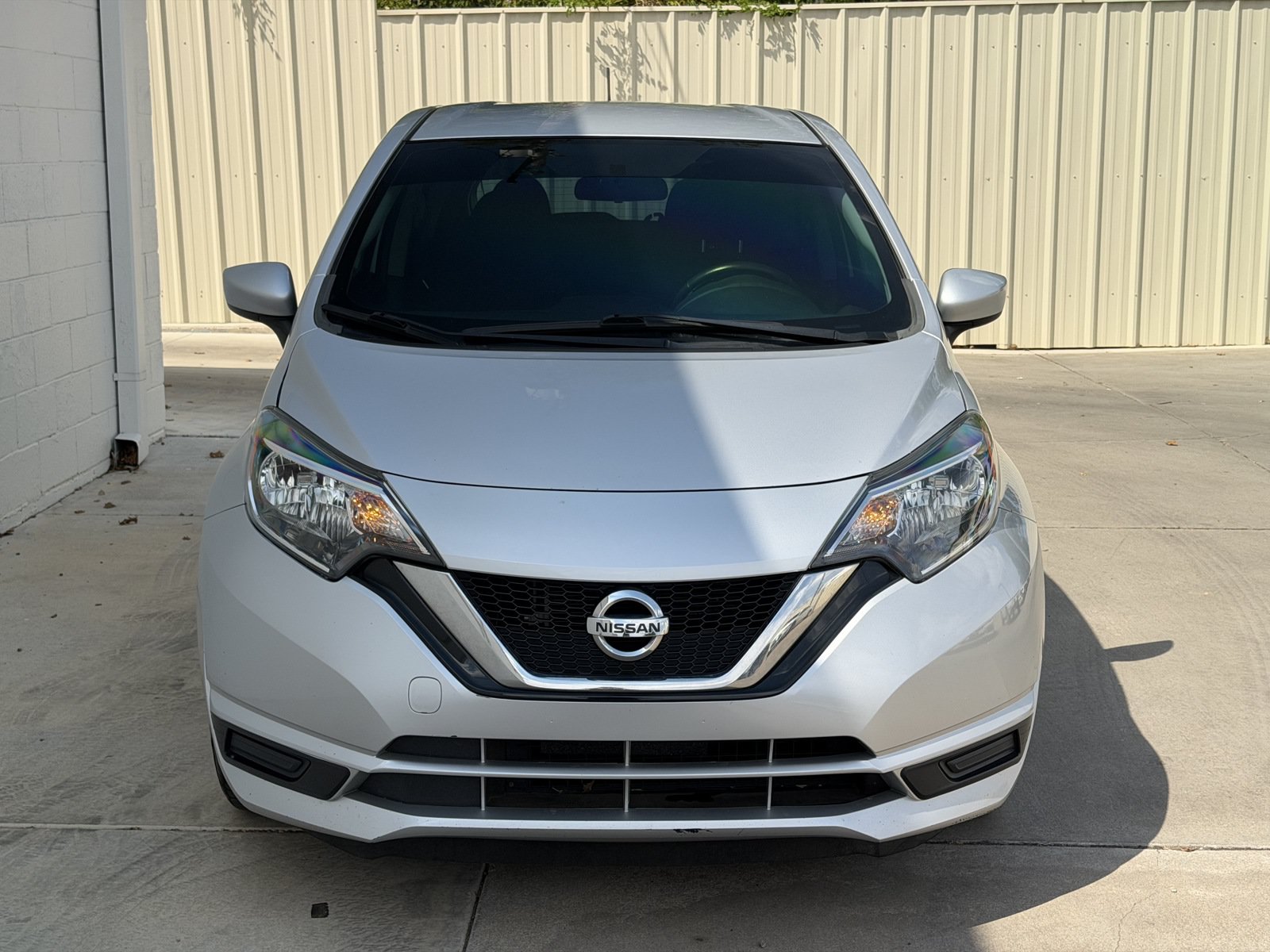 Used 2018 Nissan Versa Note SV FWD image 2