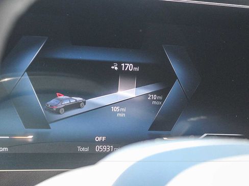 Certified 2025 BMW i7 eDrive50 w/ Executive Package RWD image 33