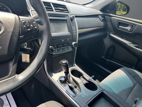 Used 2016 Toyota Camry LE FWD image 15