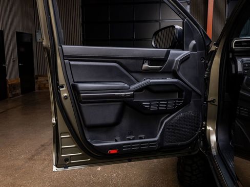 Used 2025 Toyota Tacoma TRD Sport AWD/4WD image 33