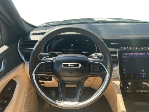 Used 2023 Jeep Grand Cherokee L Limited image 13